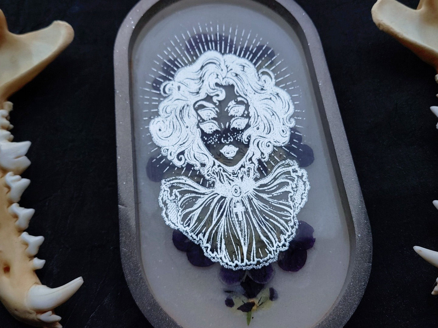 Resin - Silver Victorian Girl Rolling Tray