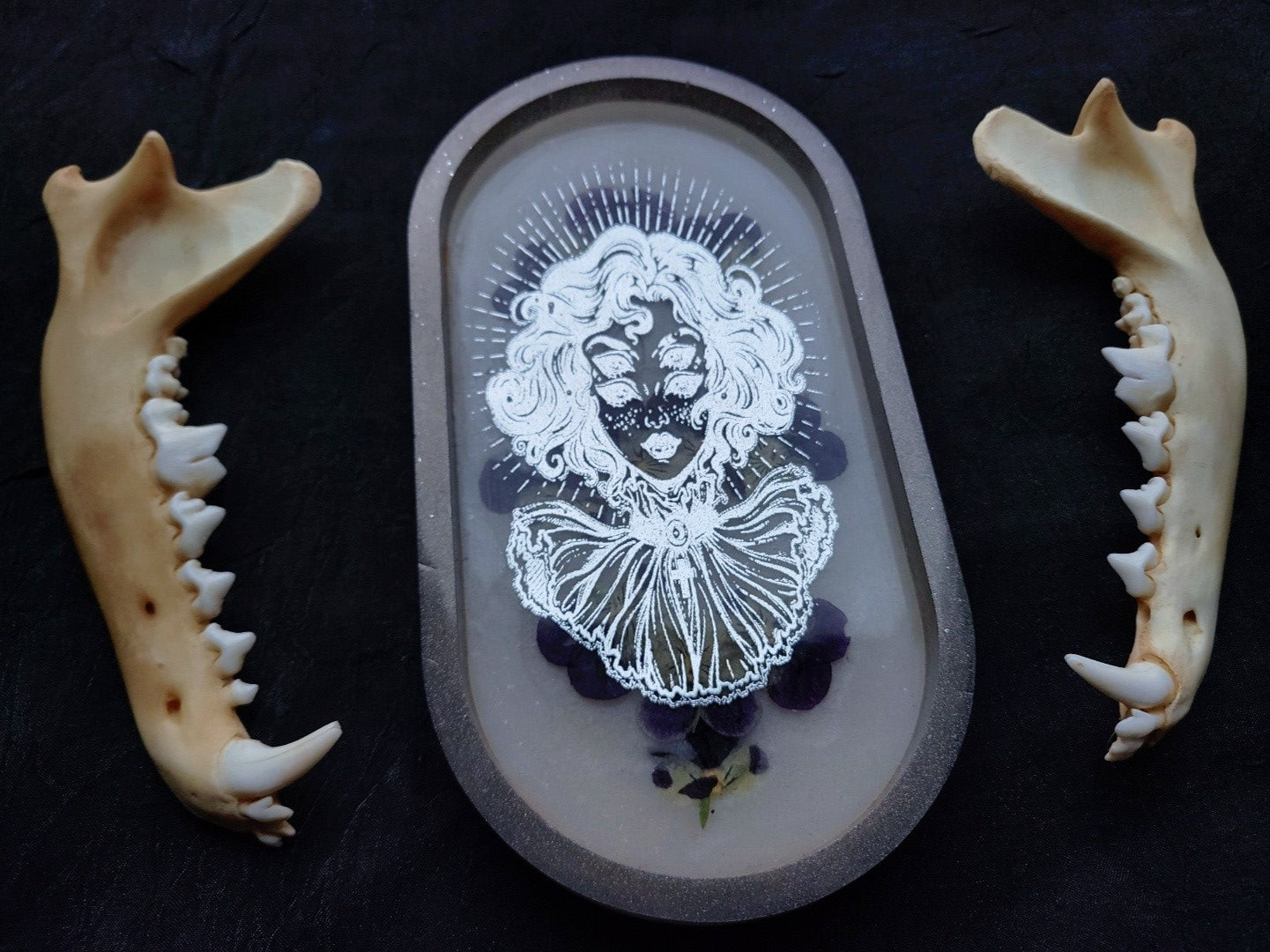 Resin - Silver Victorian Girl Rolling Tray